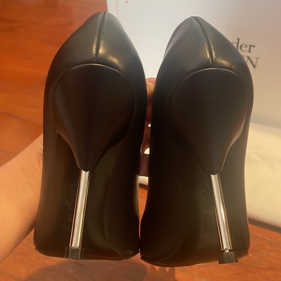Alexander McQueen Punkstud Leather Pumps - Picture 8 of 9